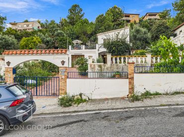 Casa amb balcó en venda a Carrer Tulipa