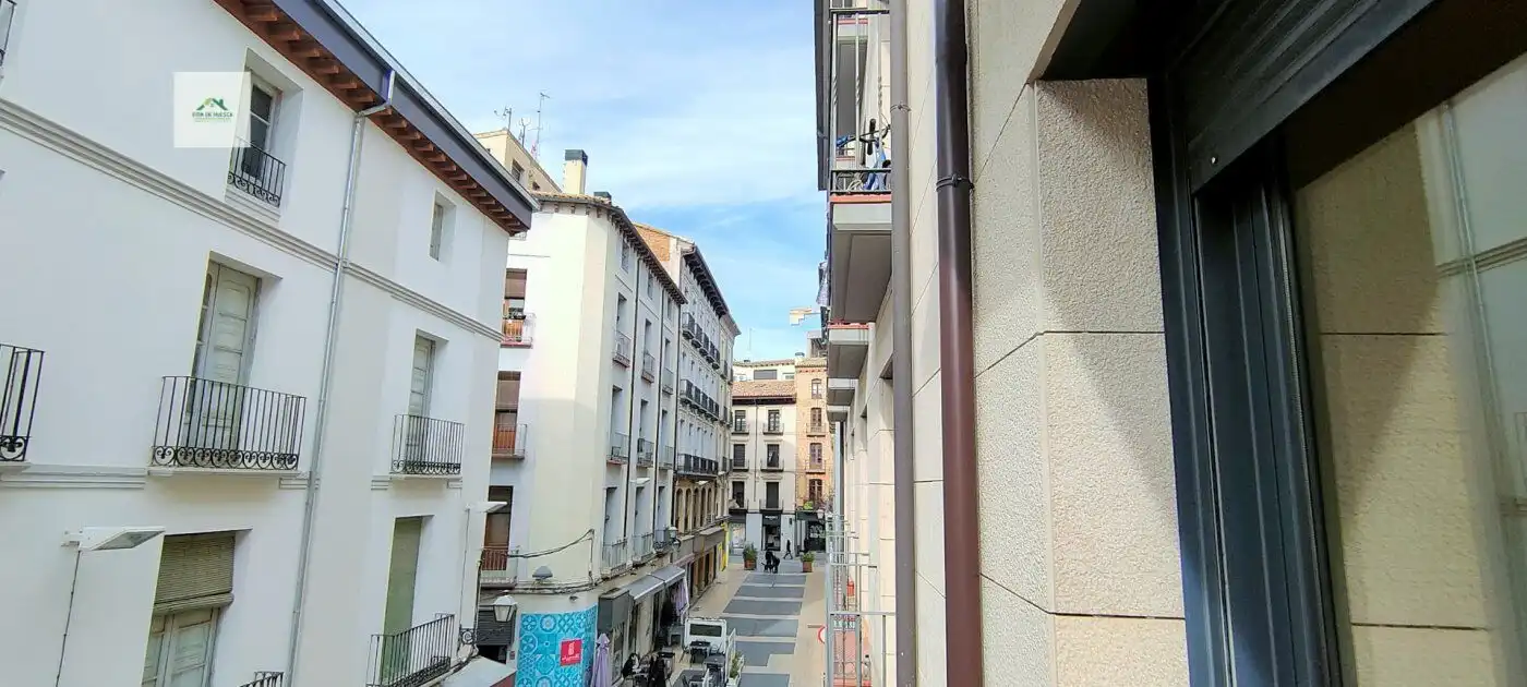 Vista exterior de Piso de alquiler en Huesca con Calefacción, Terraza y Amueblado