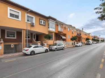 Reihenhaus mit Balkon zum Verkauf in San Cayetano