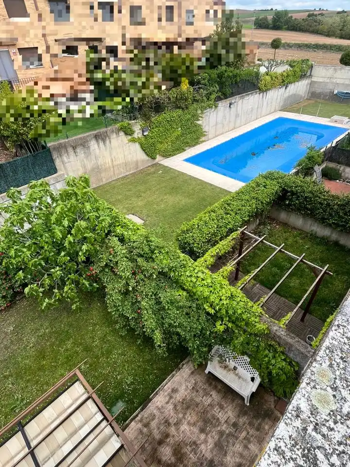 Schwimmbecken von Einfamilien-Reihenhaus zum Verkauf in Cabrerizos mit Heizung, Privatgarten und Terrasse