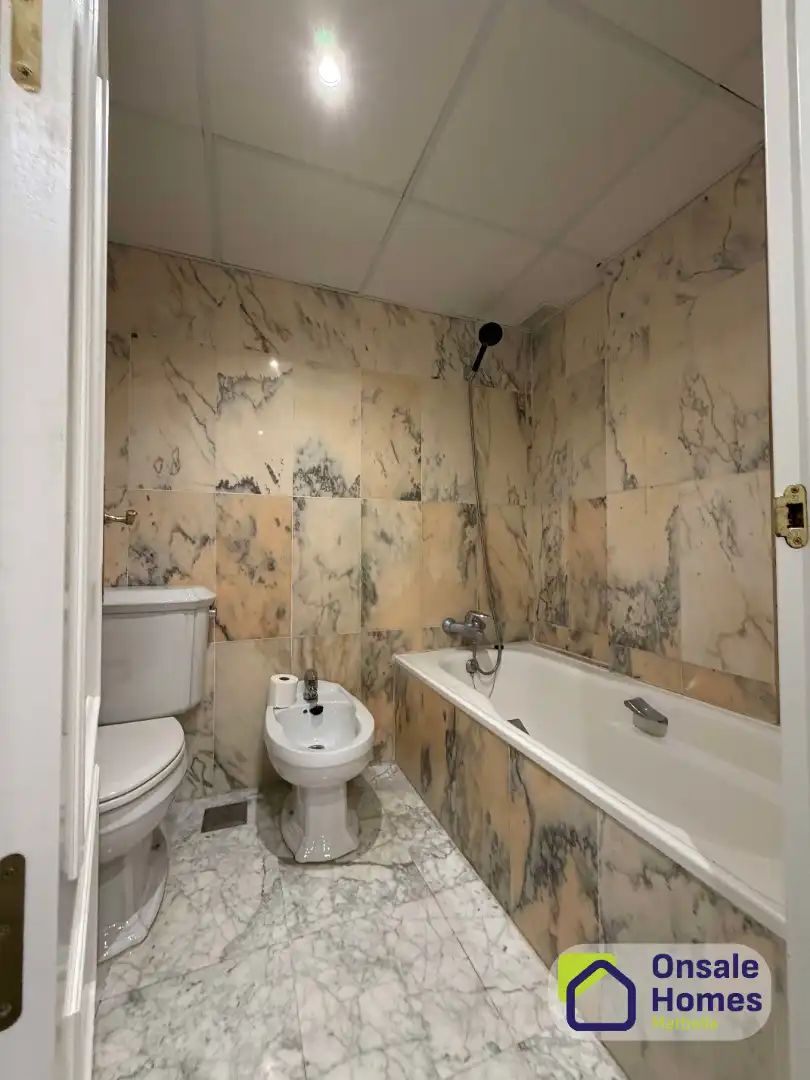 Baño de Casa adosada en venta en Marbella con Aire acondicionado, Jardín privado y Terraza