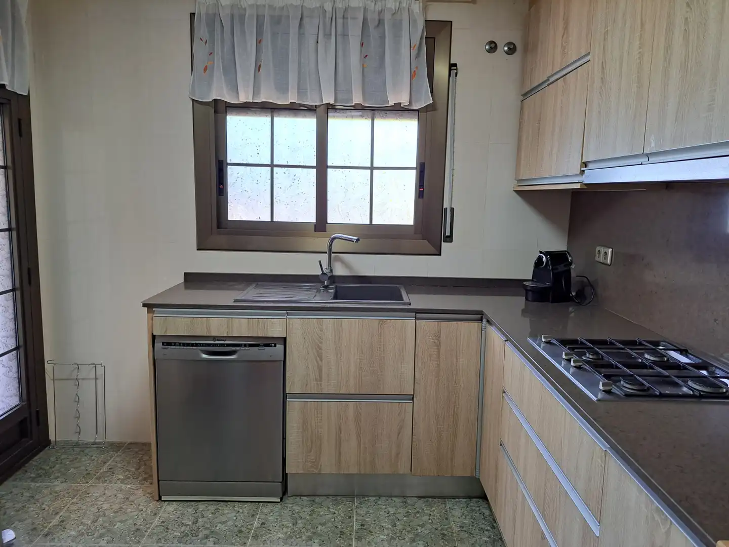 Cocina de Casa o chalet en venta en Cunit con Aire acondicionado, Calefacción y Jardín privado