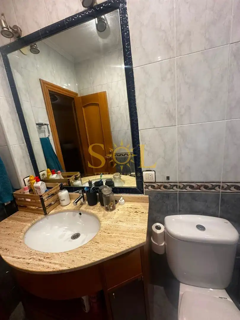 Bany de Casa o xalet en venda en León Capital  amb Calefacció, Jardí privat i Terrassa
