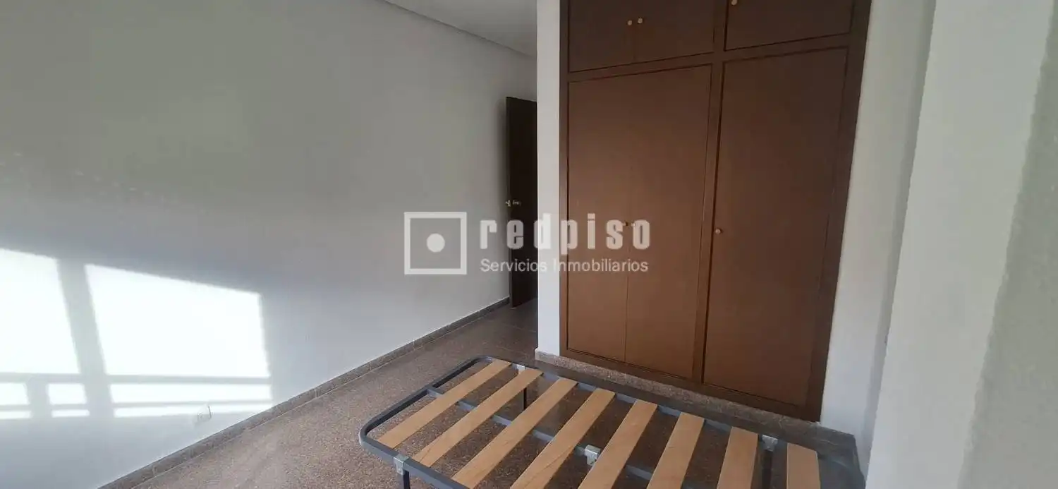 Dormitori de Pis de lloguer en Murcia amb Terrassa i Traster
