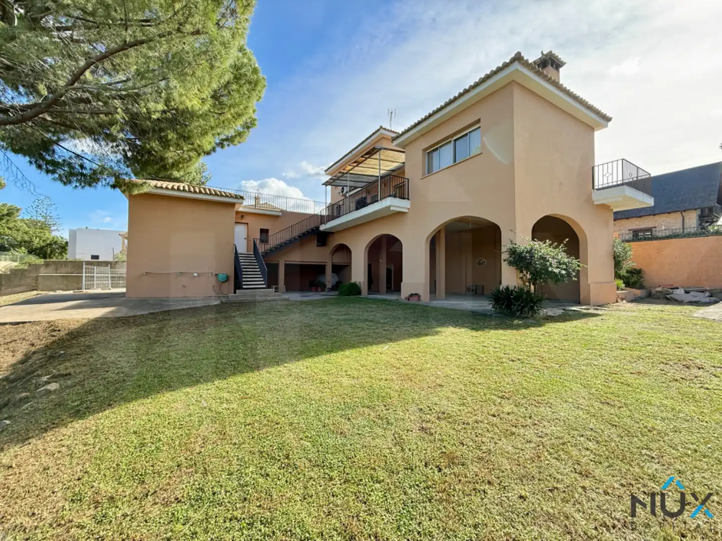 Vista exterior de Casa o xalet en venda en Riba-roja de Túria amb Aire condicionat, Calefacció i Jardí privat