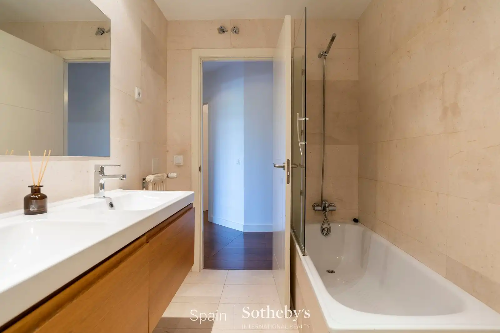 Badezimmer von Wohnungen zur Miete in Madrid mit Klimaanlage, Heizung und Haustiere erlaubt