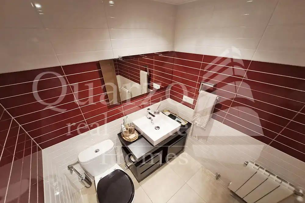 Baño de Casa adosada en venta en Plasencia con Calefacción, Terraza y Balcón