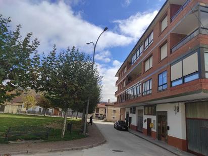 Vista exterior de Pis en venda en Villarcayo de Merindad de Castilla la Vieja amb Terrassa i Balcó