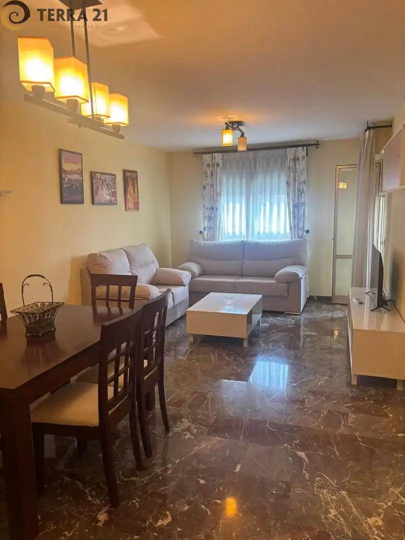 Sala de estar de Piso de alquiler en Jaén con Aire acondicionado, Jardín privado y Piscina comunitaria