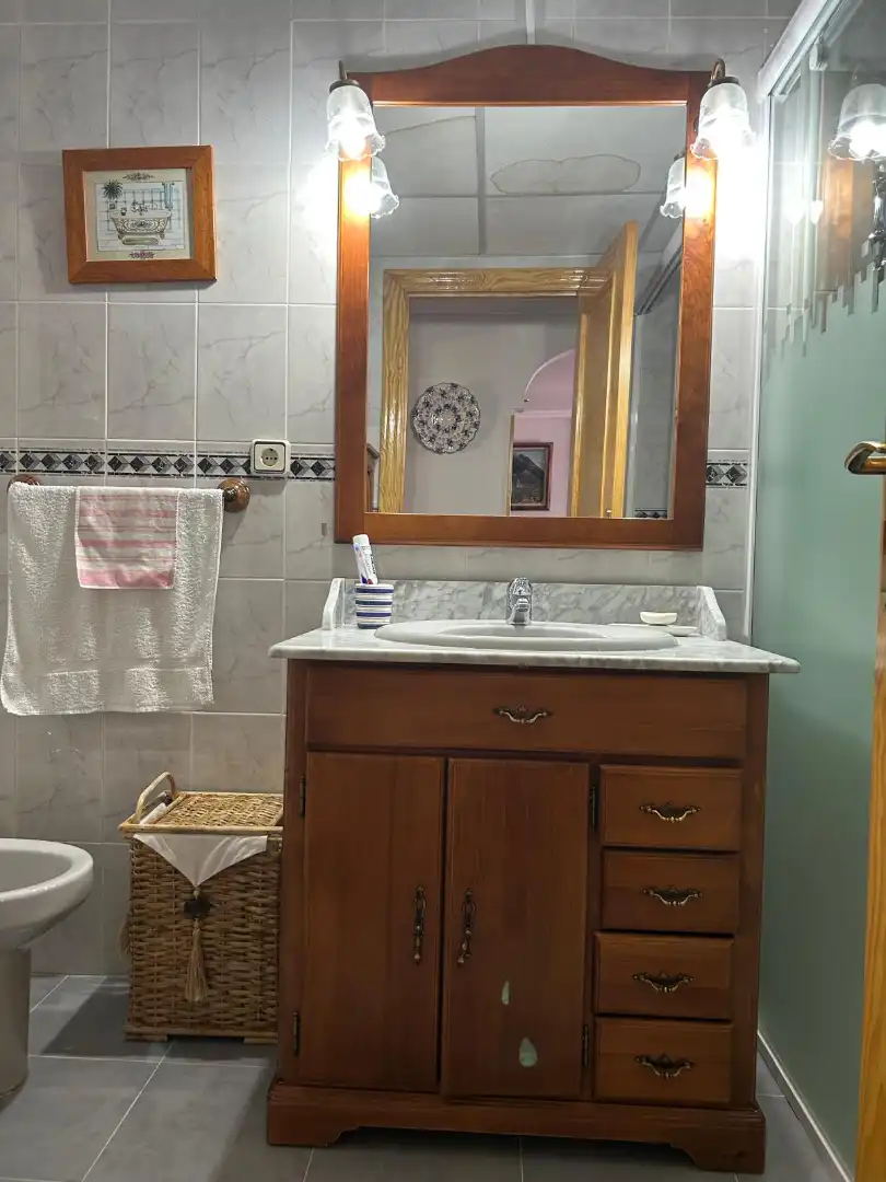 Badezimmer von Wohnung zur Miete in Jaén mit Klimaanlage, Heizung und Terrasse