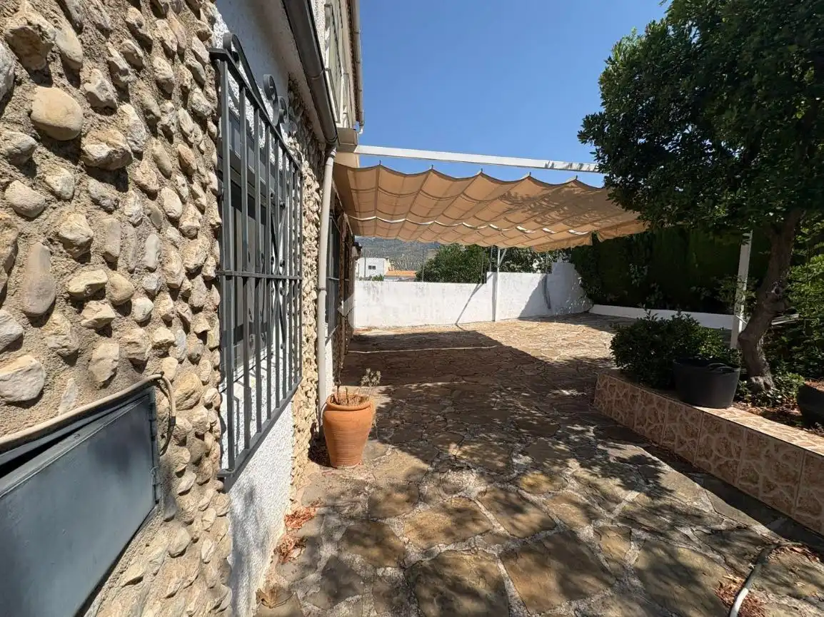 Vista exterior de Casa o xalet en venda en Fuensanta de Martos amb Aire condicionat, Calefacció i Balcó