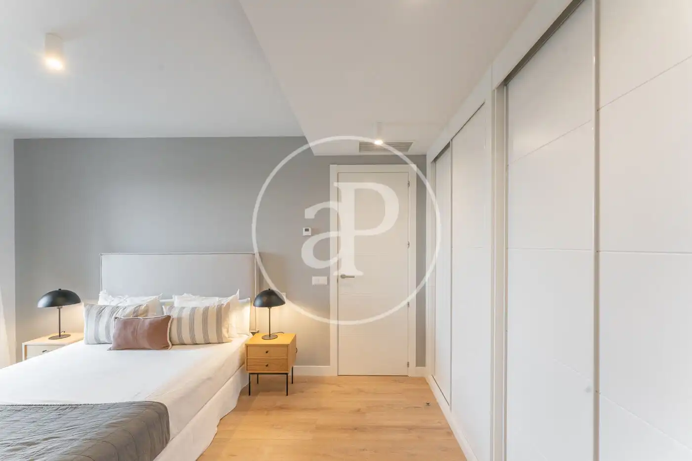 Schlafzimmer von Wohnung zur Miete in Madrid mit Klimaanlage, Heizung und Privatgarten