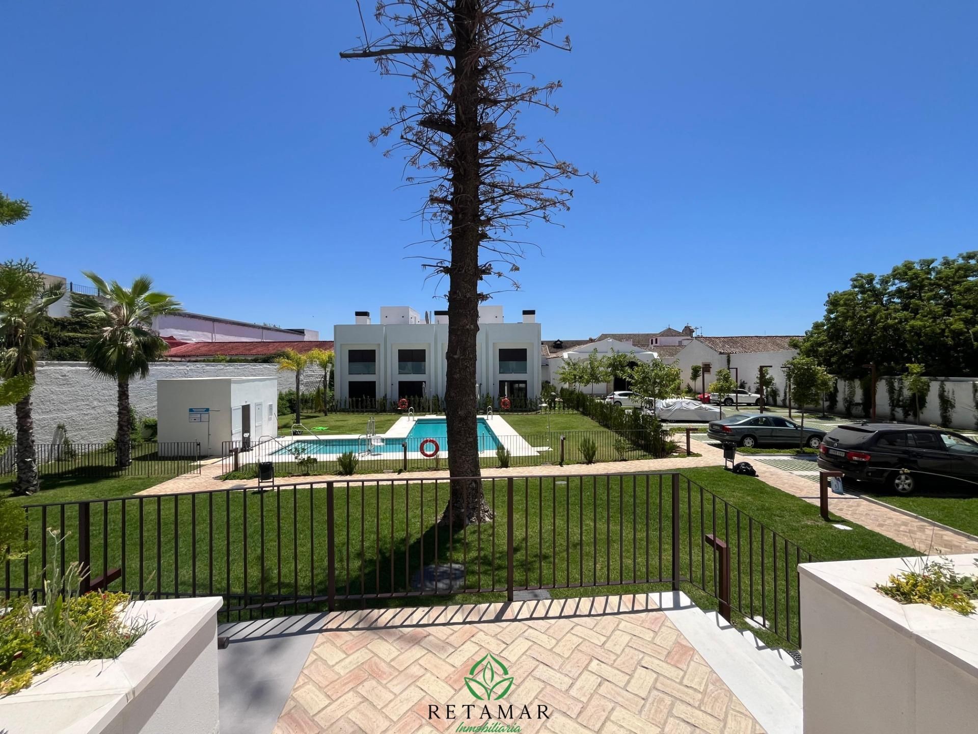 Vista exterior de Apartament en venda en El Puerto de Santa María amb Aire condicionat, Jardí privat i Balcó