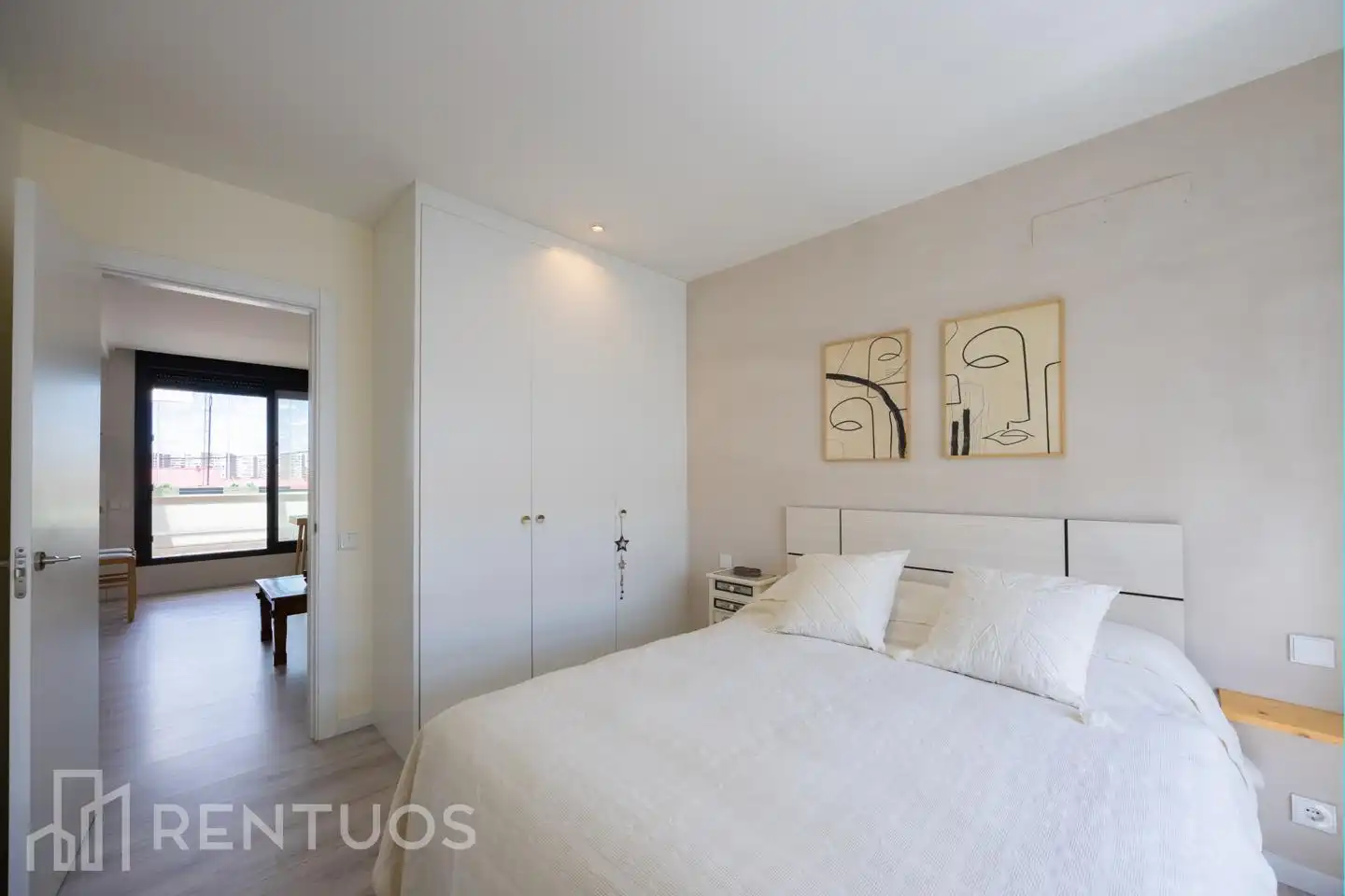 Schlafzimmer von Dachboden zur Miete in Madrid mit Klimaanlage, Heizung und Terrasse