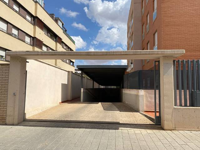 Garaje en Alquiler en Calle Orégano, 29 en Facultad de Medicina