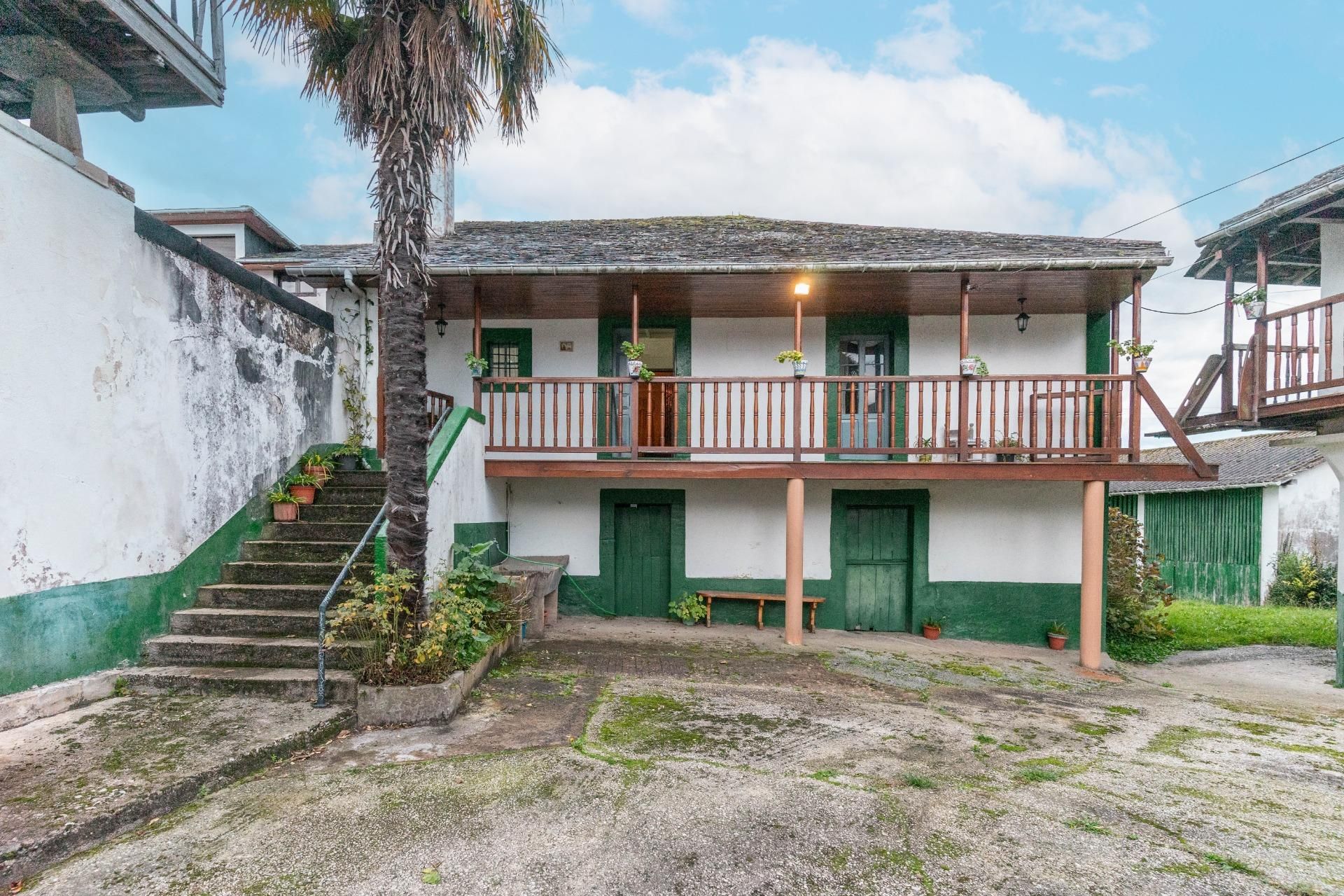 Vista exterior de Casa o xalet en venda en Valdés - Luarca amb Calefacció, Jardí privat i Traster