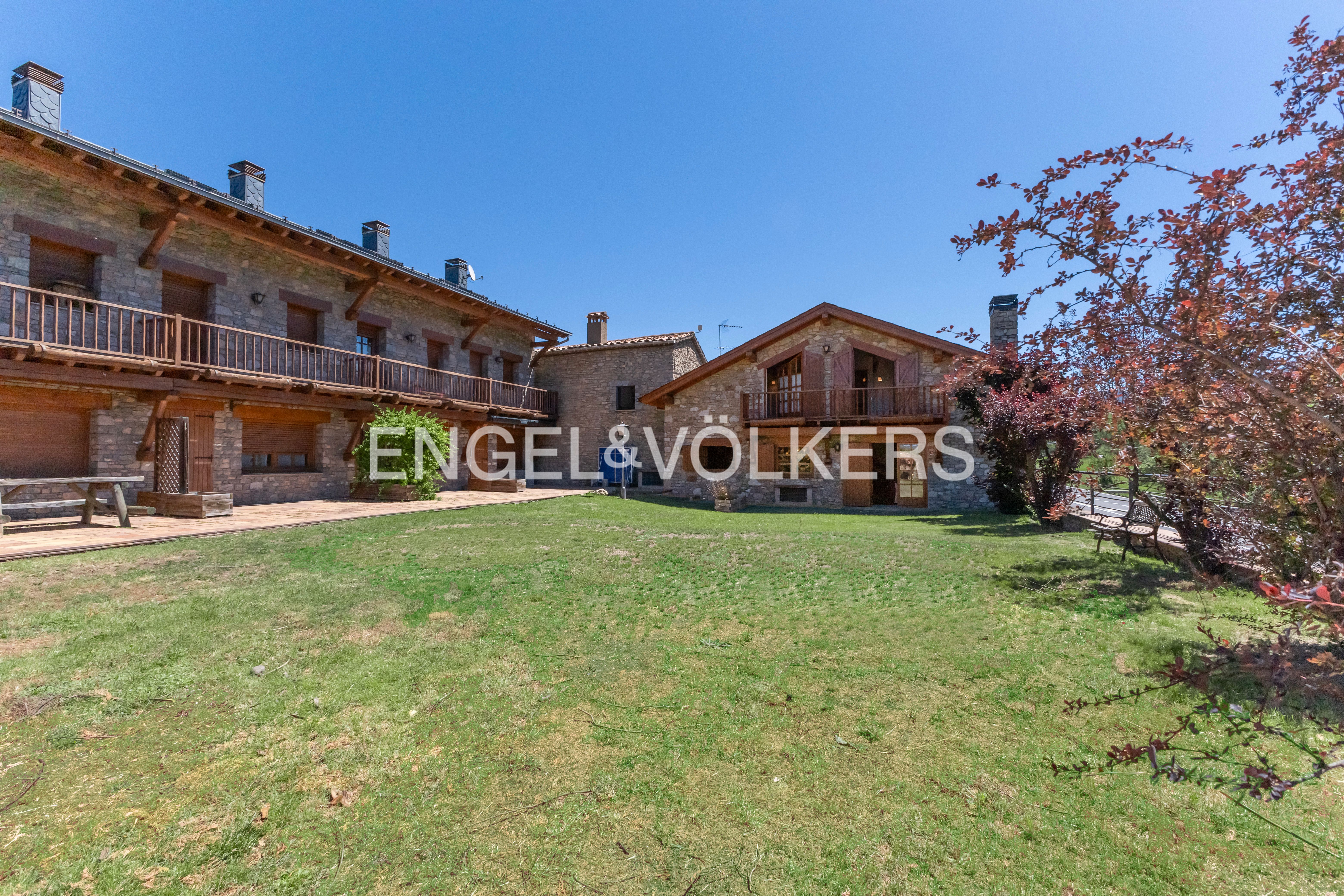 Exterior view of House or chalet for sale in Bellver de Cerdanya  with Heating, Parquet flooring and Storage room