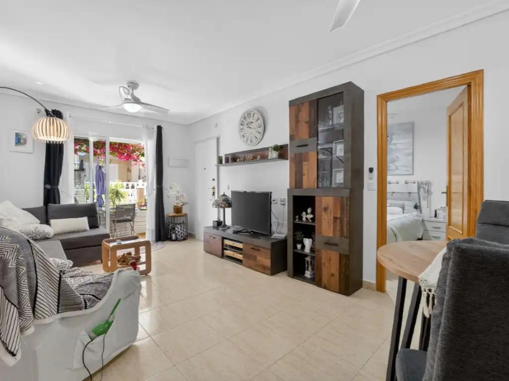 Sala d'estar de Casa o xalet en venda en Orihuela amb Aire condicionat, Jardí privat i Piscina comunitària