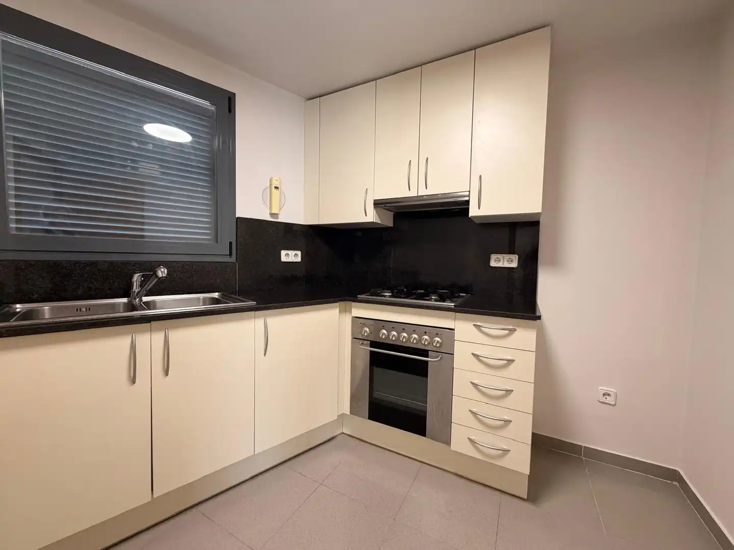 Cocina de Piso en venta en Girona con Calefacción