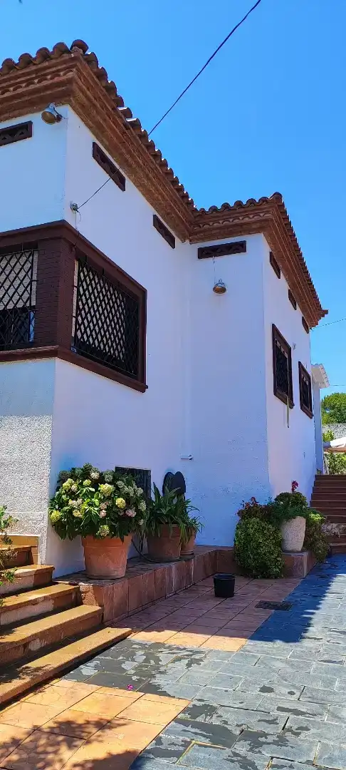 Vista exterior de Casa o chalet en venta en Sant Boi de Llobregat con Aire acondicionado, Jardín privado y Parquet