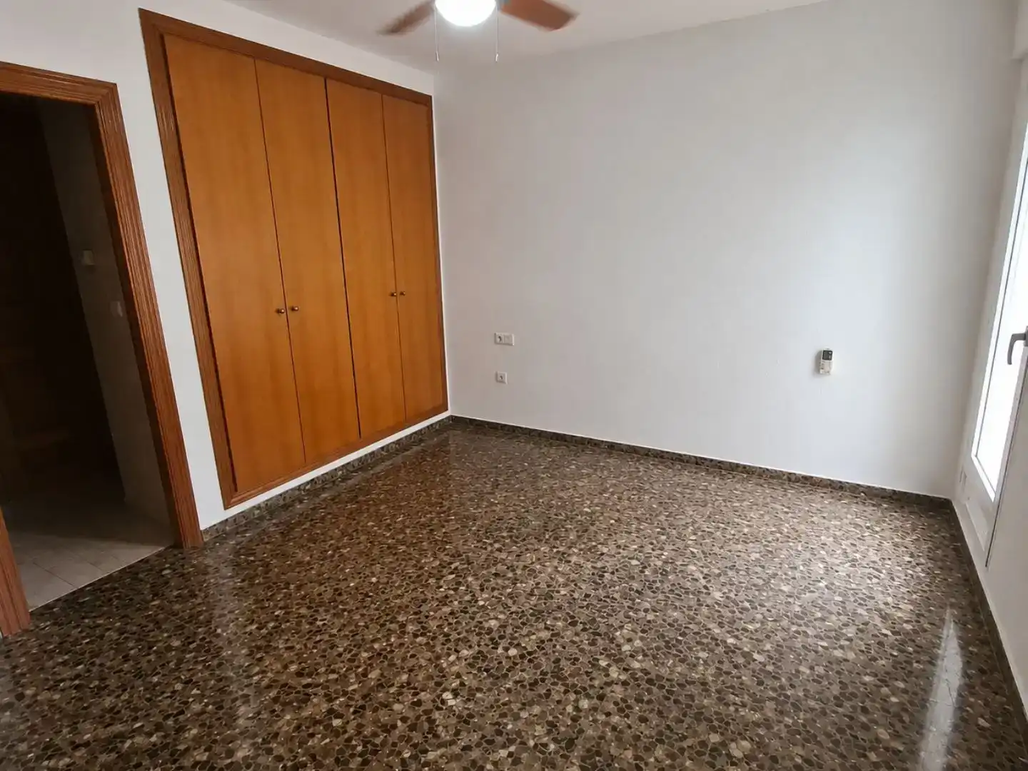Bedroom of Flat for rent in  Valencia Capital  with Air Conditioner and Balcony