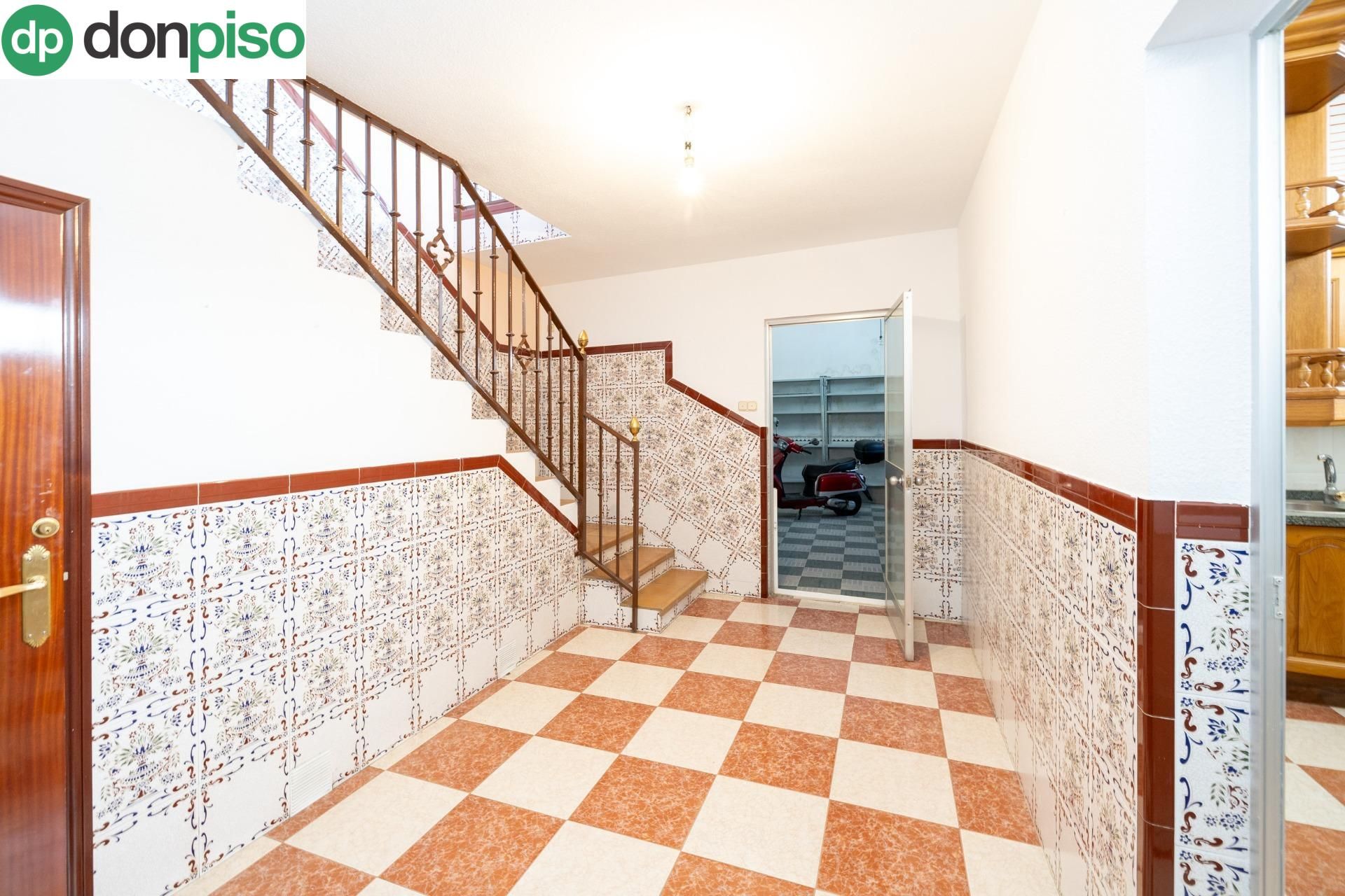 Casa adosada en venda en  Granada Capital amb Terrassa, Traster i Balcó