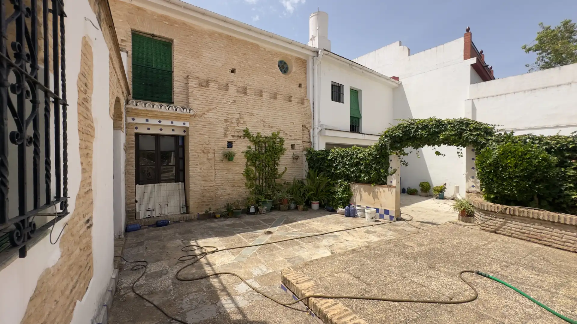 Vista exterior de Casa o xalet en venda en Umbrete amb Terrassa, Traster i Piscina