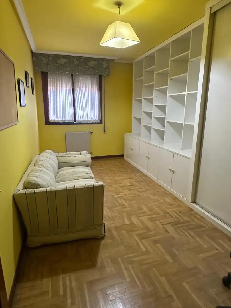 Living room of Flat for rent in Avilés  with Heating, Parquet flooring and Storage room