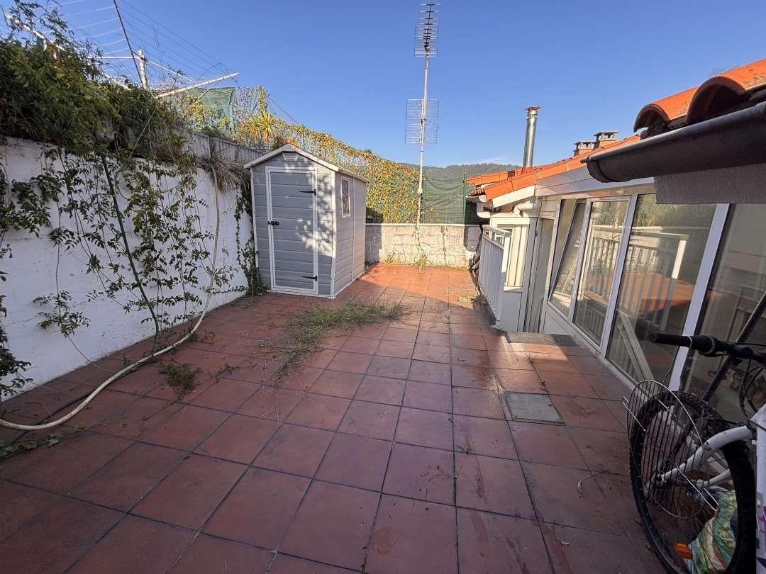 Terrassa de Casa adosada en venda en Etxebarri amb Calefacció, Jardí privat i Traster