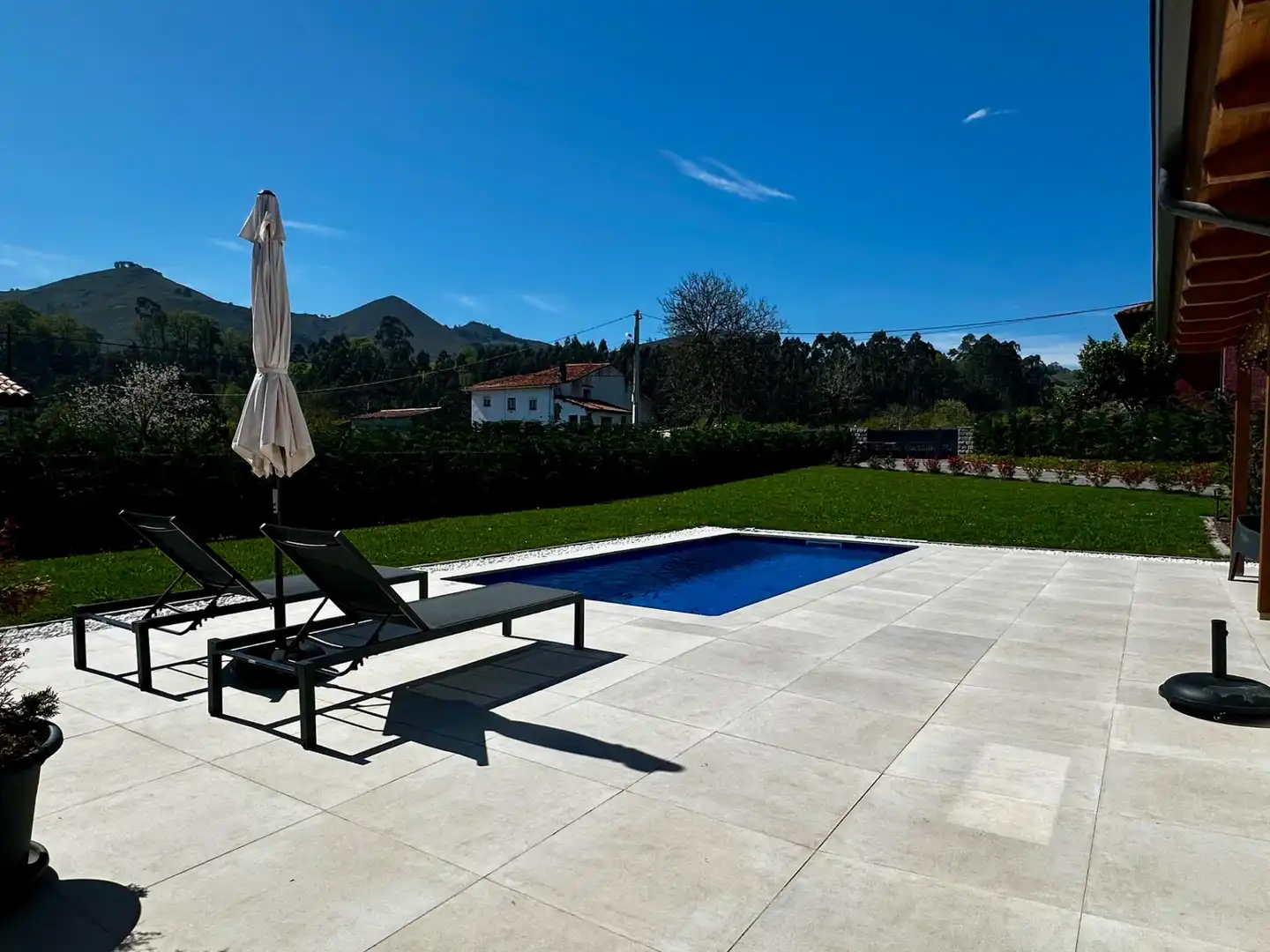Piscina de Casa o chalet en venta en Ribadesella con Aire acondicionado, Calefacción y Jardín privado