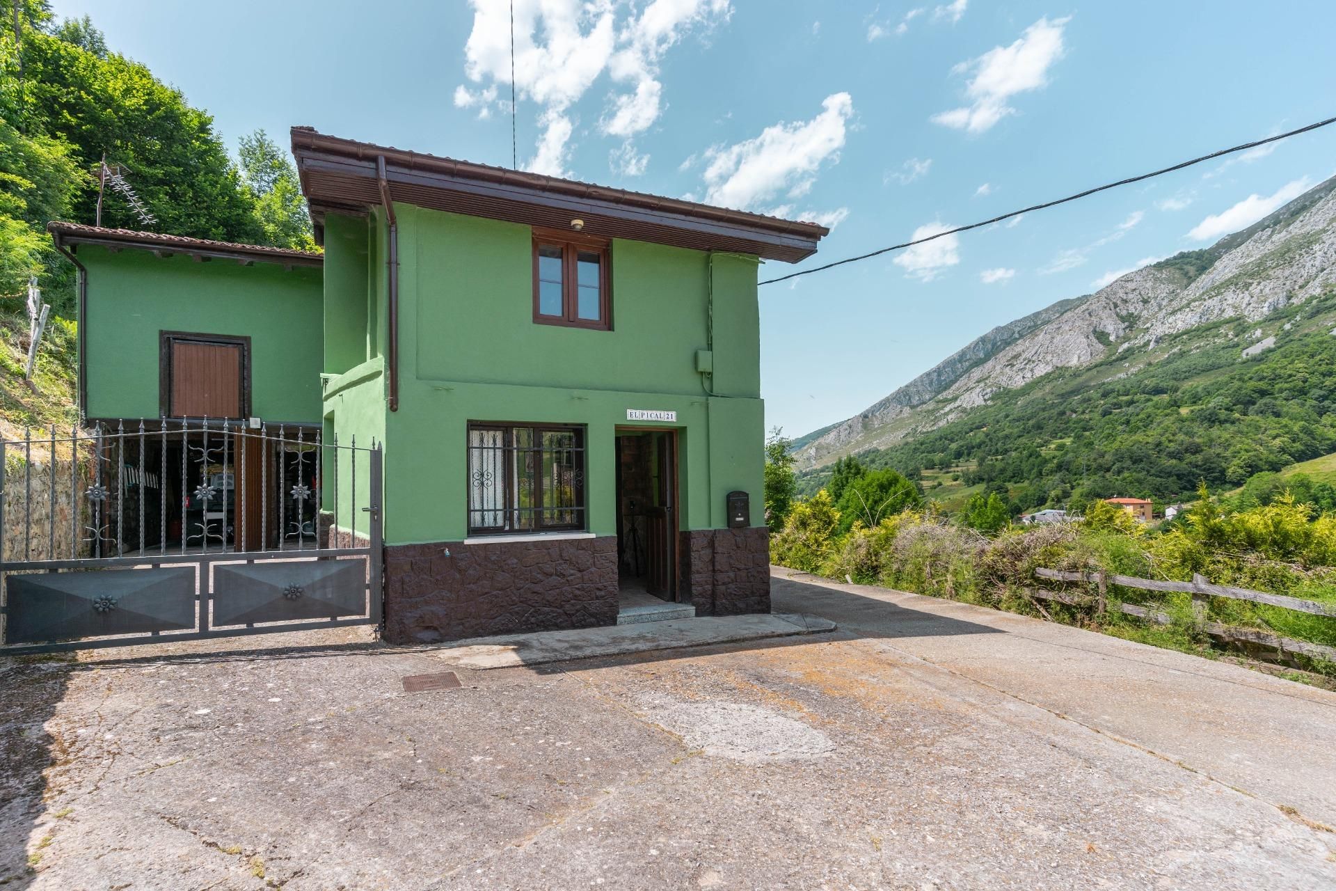 Exterior view of House or chalet for sale in Caso  with Heating, Private garden and Storage room