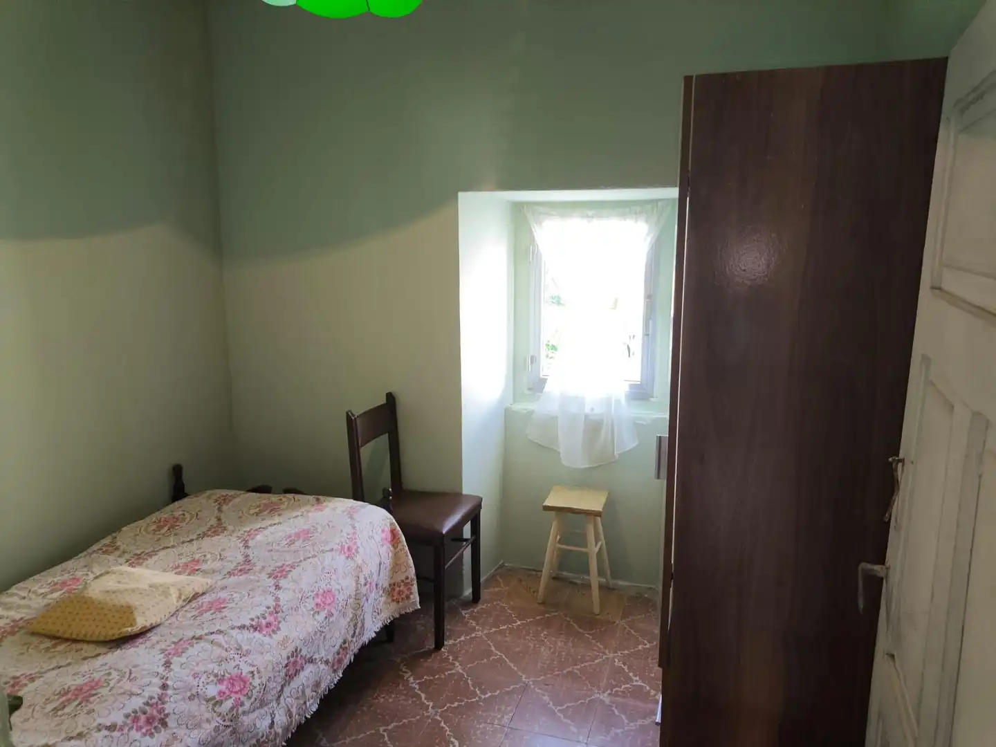 Dormitori de Casa o xalet en venda en Santa Comba amb Traster i Moblat