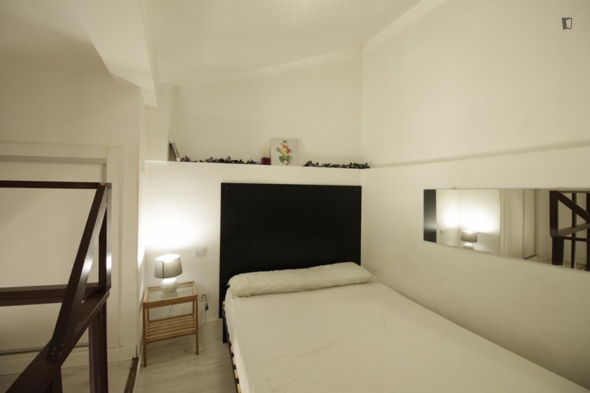 Study to rent in Valdeacederas