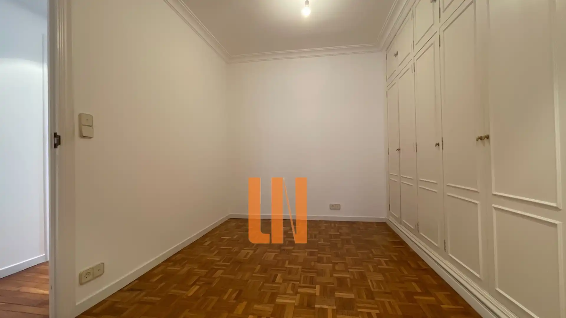 Schlafzimmer von Wohnung zur Miete in A Coruña Capital  mit Heizung, Parkett und Ofen