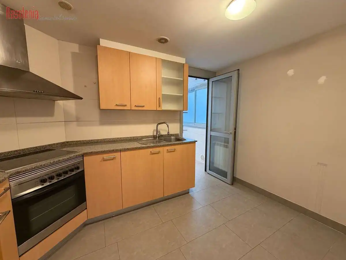 Cocina de Piso en venta en Narón con Calefacción y Trastero
