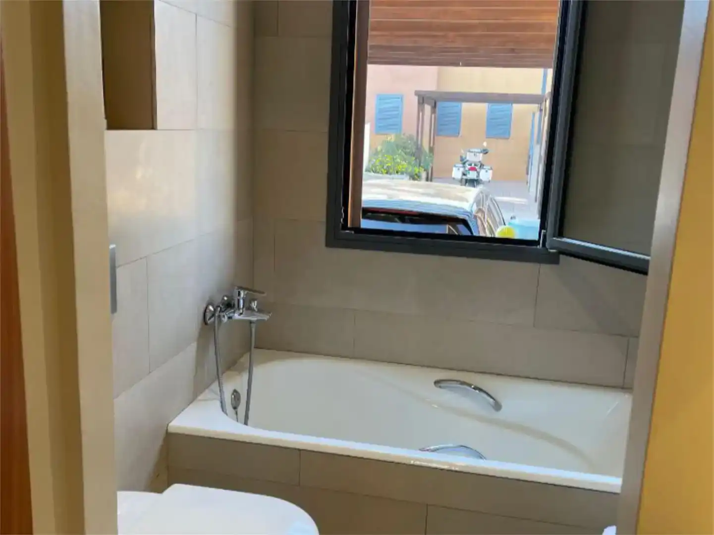 Bany de Pis en venda en Pratdip amb Aire condicionat, Jardí privat i Piscina