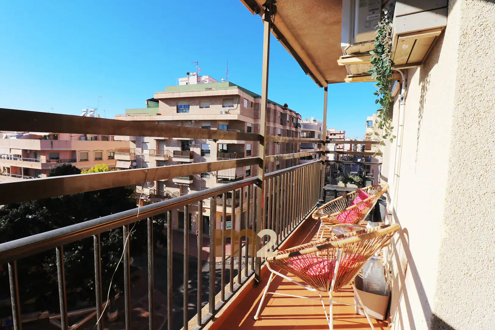 Apartamento con terraza en venta en Avinguda del País Valencià