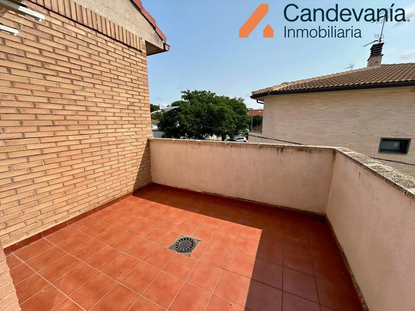 Terraza de Casa adosada en venta en Zuera con Calefacción, Jardín privado y Parquet