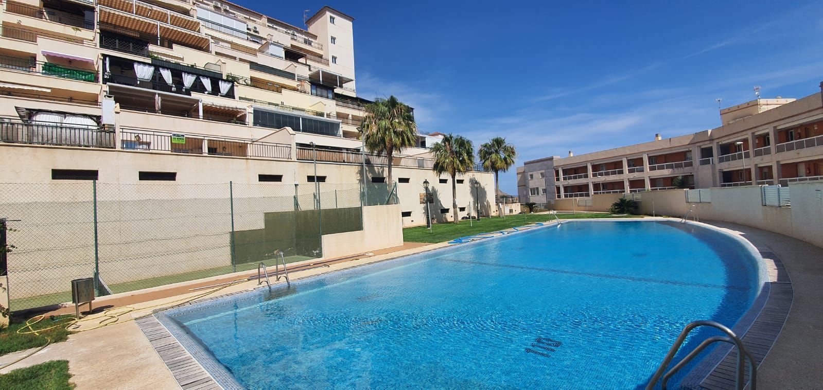 Swimming pool of Flat for sale in Roquetas de Mar