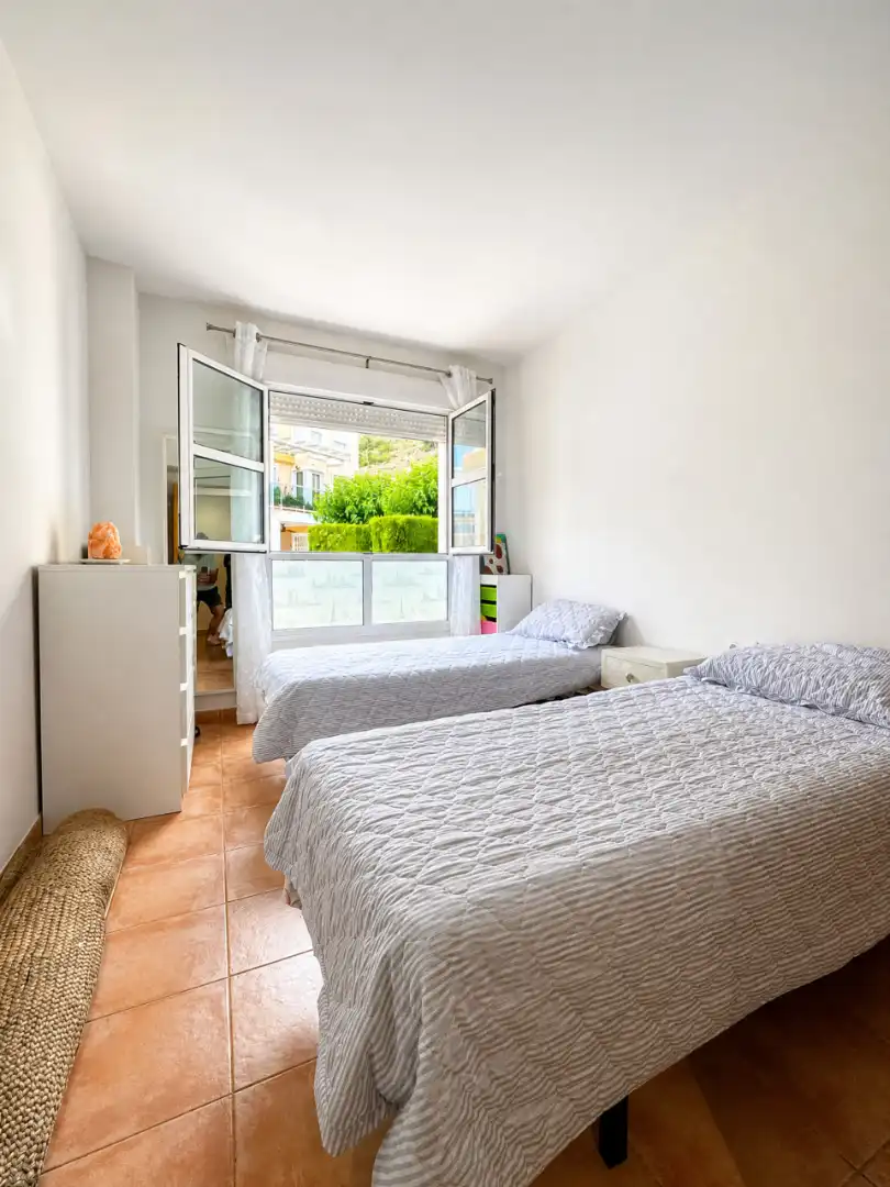 Dormitori de Apartament de lloguer en Cullera amb Aire condicionat, Terrassa i Moblat