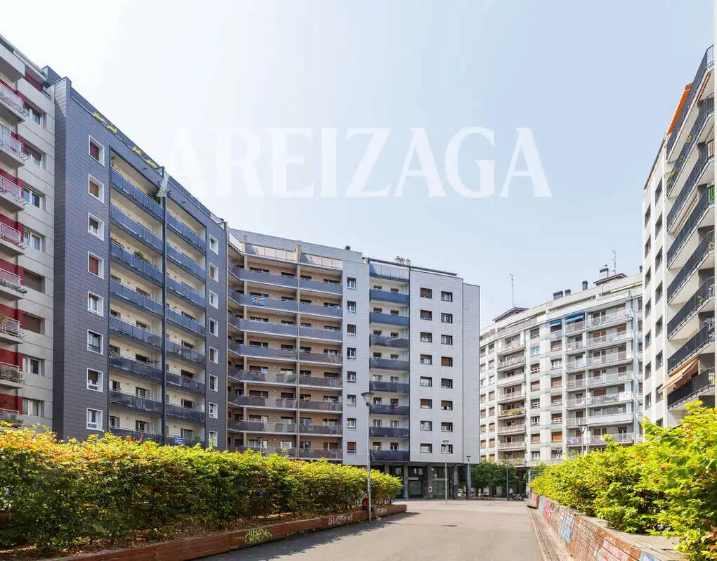 Vista exterior de Piso en venta en Donostia - San Sebastián  con Calefacción, Terraza y Balcón
