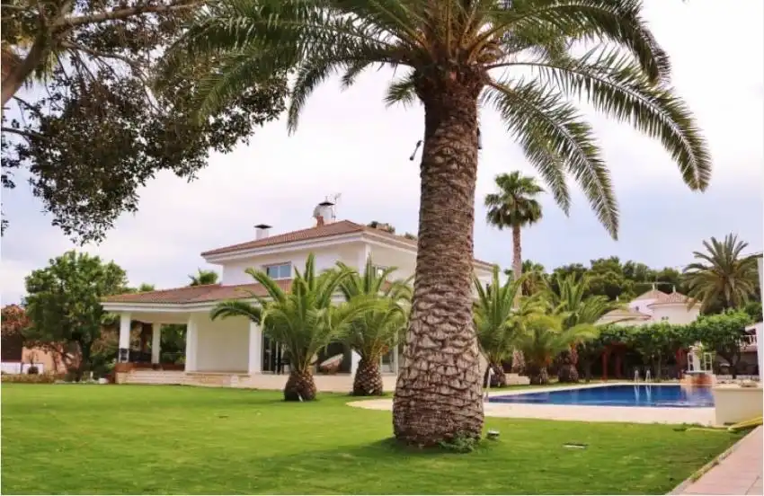Jardí de Casa o xalet en venda en Alicante / Alacant amb Aire condicionat, Calefacció i Jardí privat