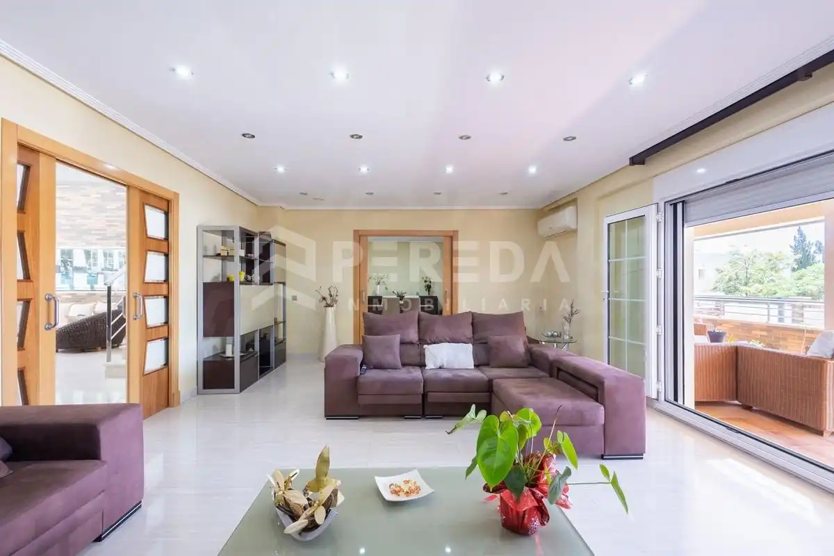 Sala de estar de Casa o chalet en venta en Roquetas de Mar con Aire acondicionado, Jardín privado y Piscina