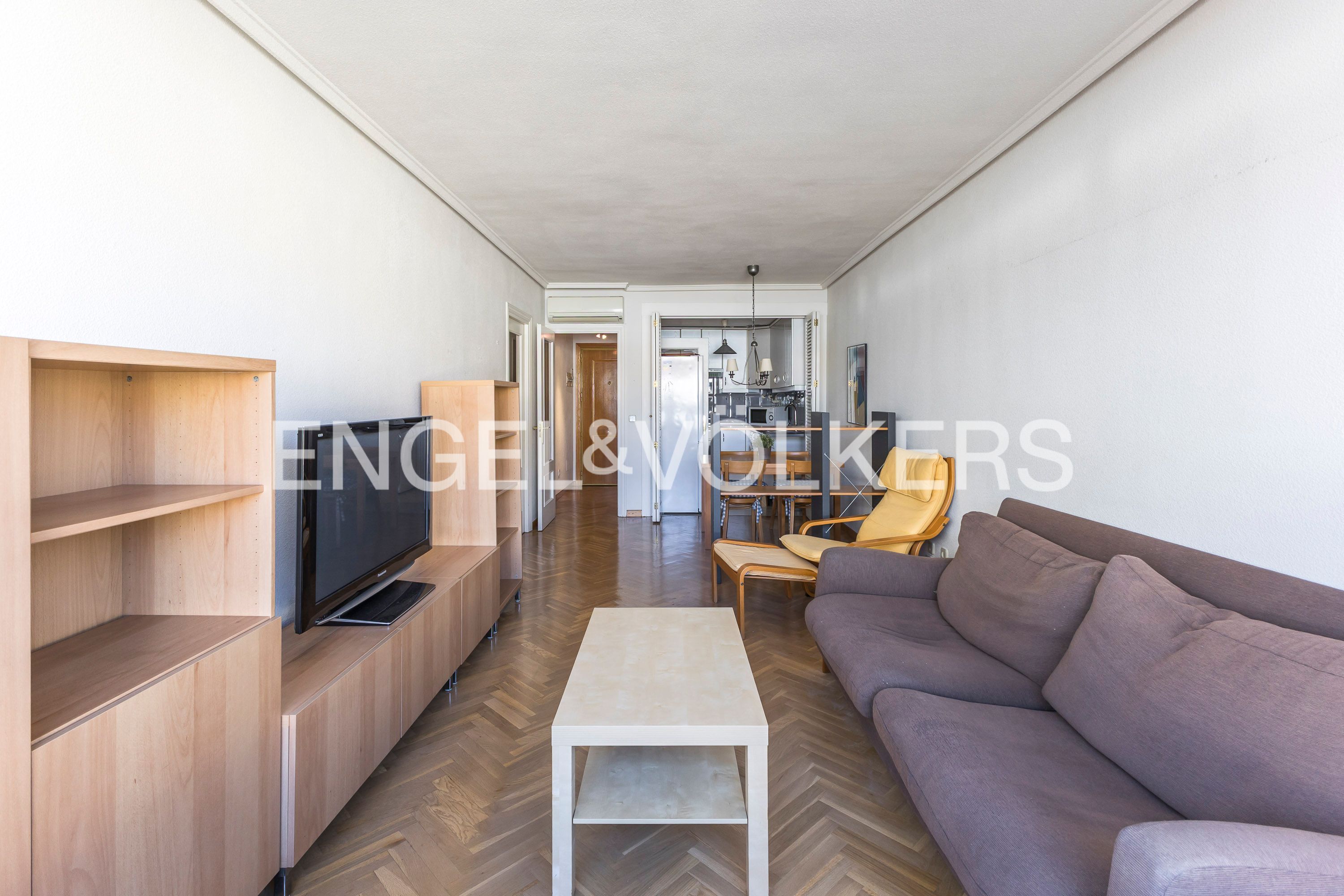 Living room of Flat for sale in  Madrid Capital  with Air Conditioner, Heating and Parquet flooring