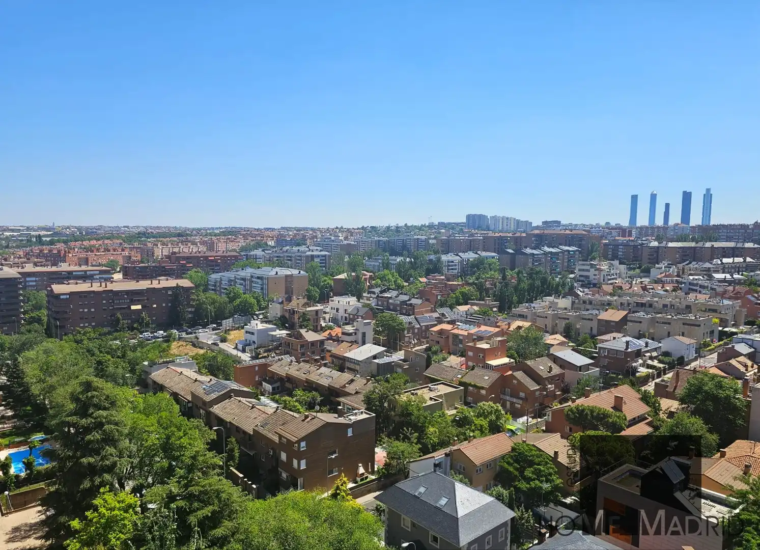 Vista exterior de Estudi en venda en Madrid amb Calefacció i Piscina comunitària