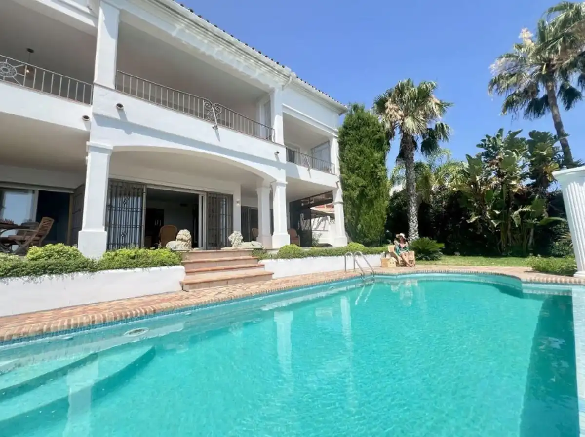 Xalet amb piscina en venda a Río Real - Los Monteros