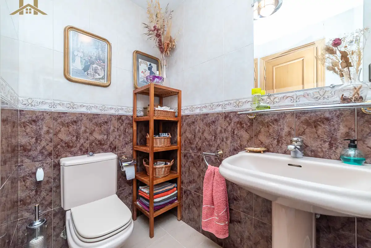 Bany de Casa o xalet en venda en Boadilla del Monte amb Calefacció, Jardí privat i Parquet