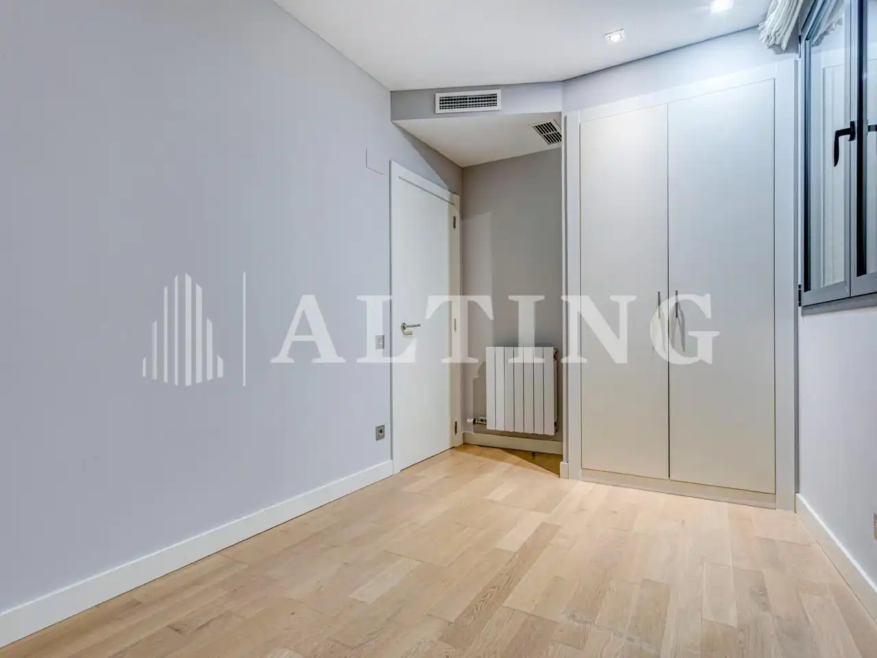 Schlafzimmer von Wohnung zum Verkauf in Barcelona mit Parkett, Terrasse und Abstellraum