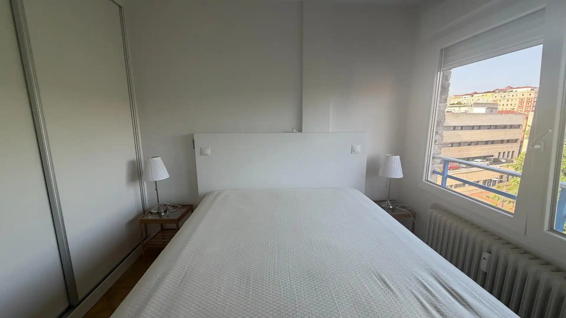 Schlafzimmer von Wohnung zur Miete in Madrid mit Klimaanlage, Heizung und Möbliert