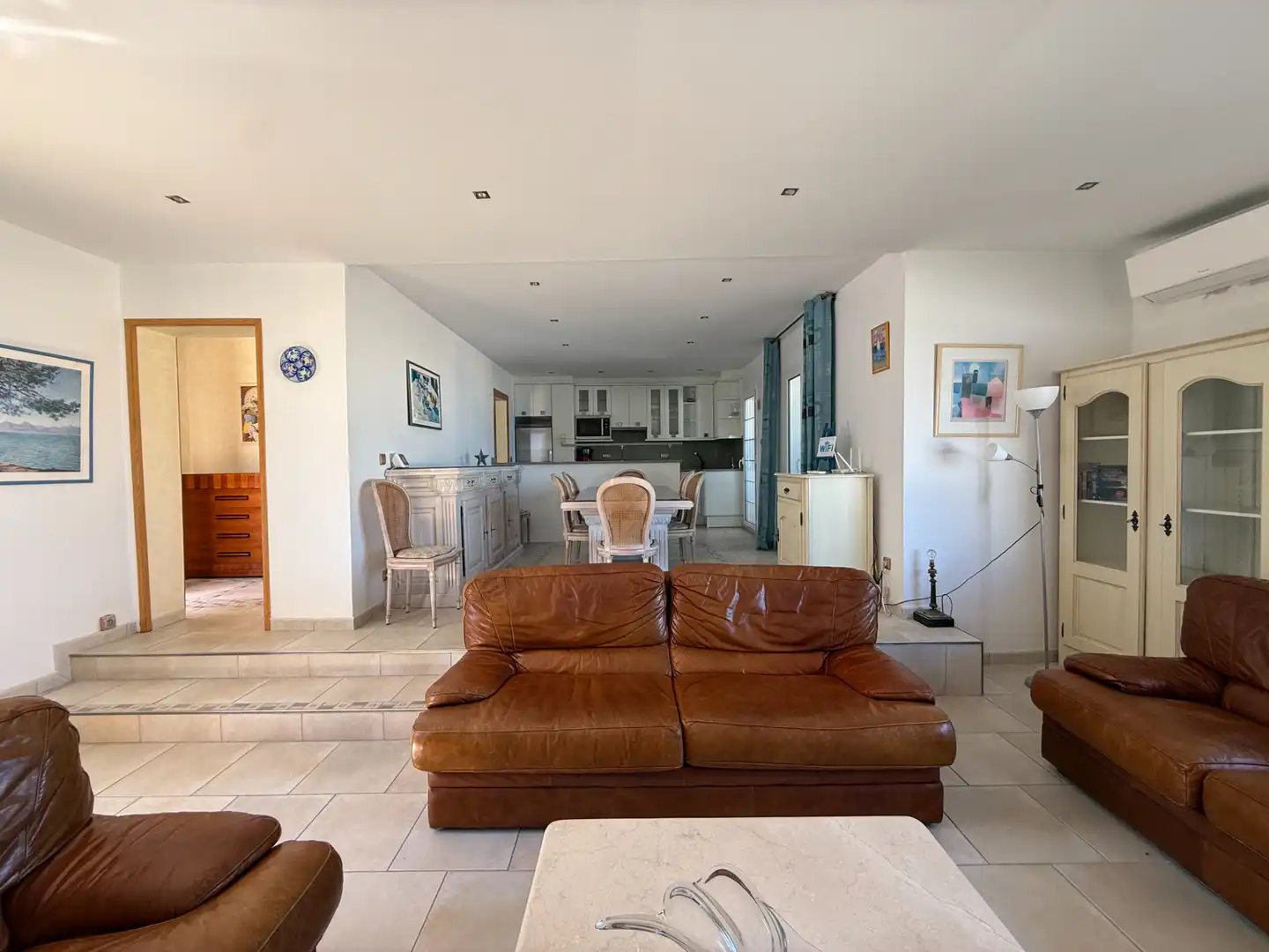 Sala de estar de Casa o chalet en venta en L'Escala con Aire acondicionado, Calefacción y Jardín privado